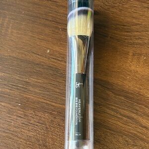 IT Cosmetics Heavenly Luxe Foundation Brush #24 new with packaging